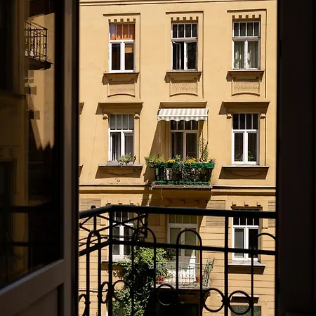 Апартаменты Old Town Charm & Chic By Downtown