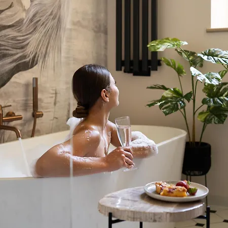 Old Town Charm & Chic By Downtown Апартаменты *