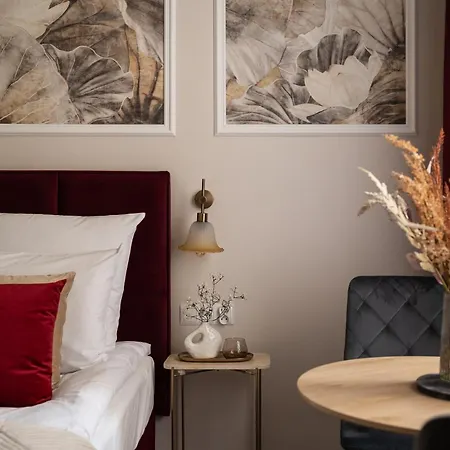 Old Town Charm & Chic By Downtown Apart Otel 3*
