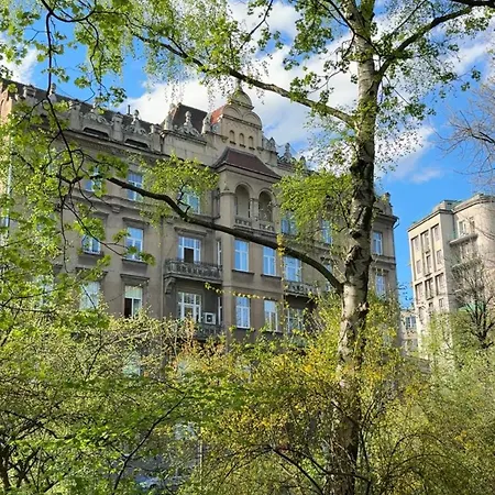 Old Town Charm & Chic By Downtown Апарт-отель 3*