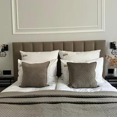 Old Town Charm & Chic By Downtown Apartment