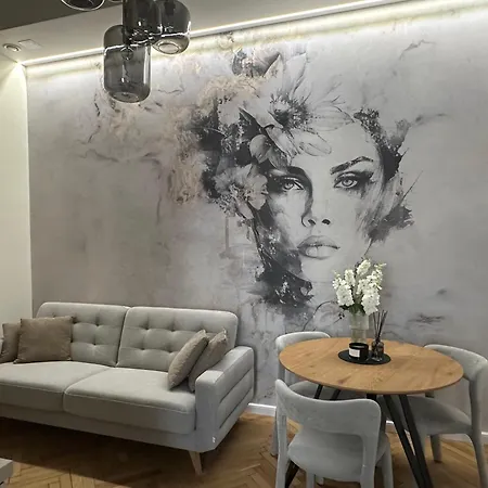 Old Town Charm & Chic By Downtown Apartment