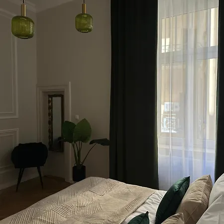 Apartment Old Town Charm & Chic By Downtown *