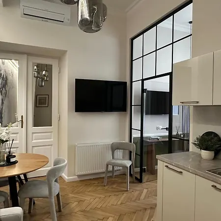 Old Town Charm & Chic By Downtown Apartment *