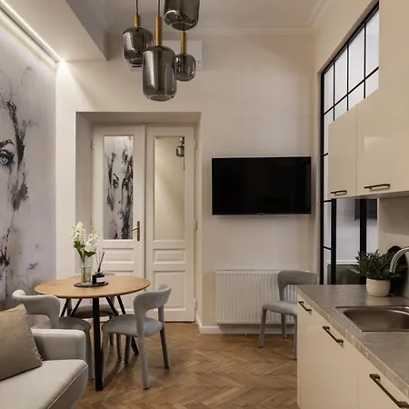 Old Town Charm & Chic By Downtown Apart-hotel