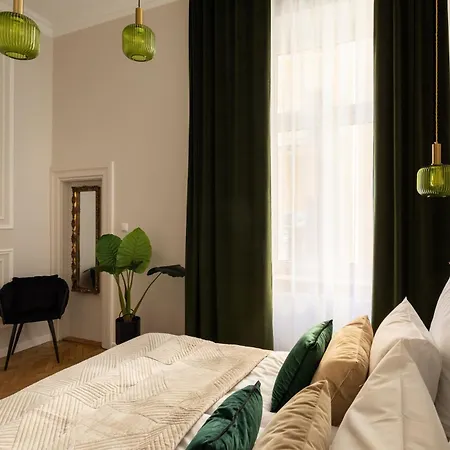 Old Town Charm & Chic By Downtown Apartment *