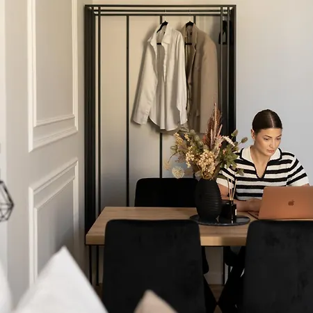 Apartment Old Town Charm & Chic By Downtown *