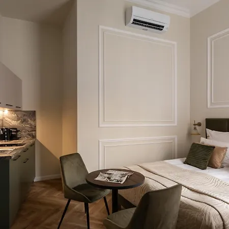 Old Town Charm & Chic By Downtown Apart-hotel