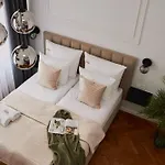 Old Town Charm & Chic By Downtown Aparthotel