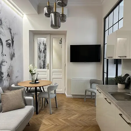 Old Town Charm & Chic By Downtown