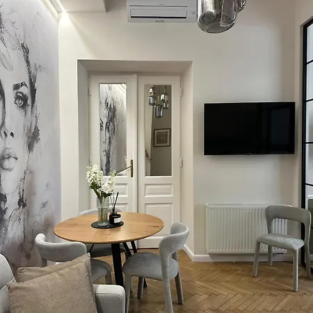 Old Town Charm & Chic By Downtown