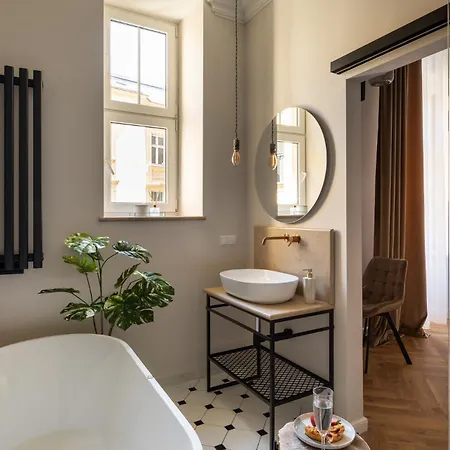 Old Town Charm & Chic By Downtown